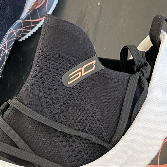 ? New? UNDER ARMOUR UA Curry 5